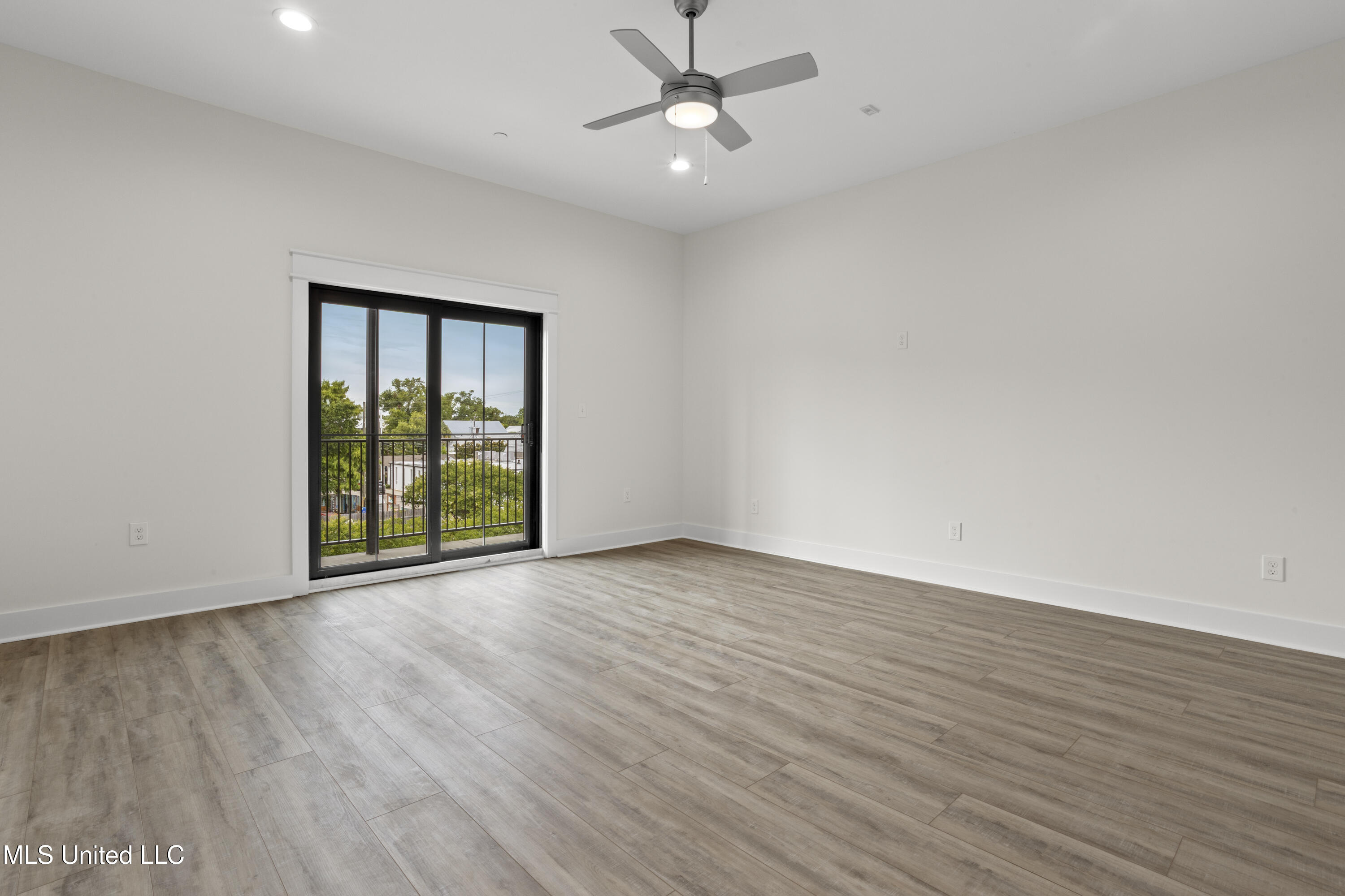 124 Court Unit #203 Street Property Photo 4