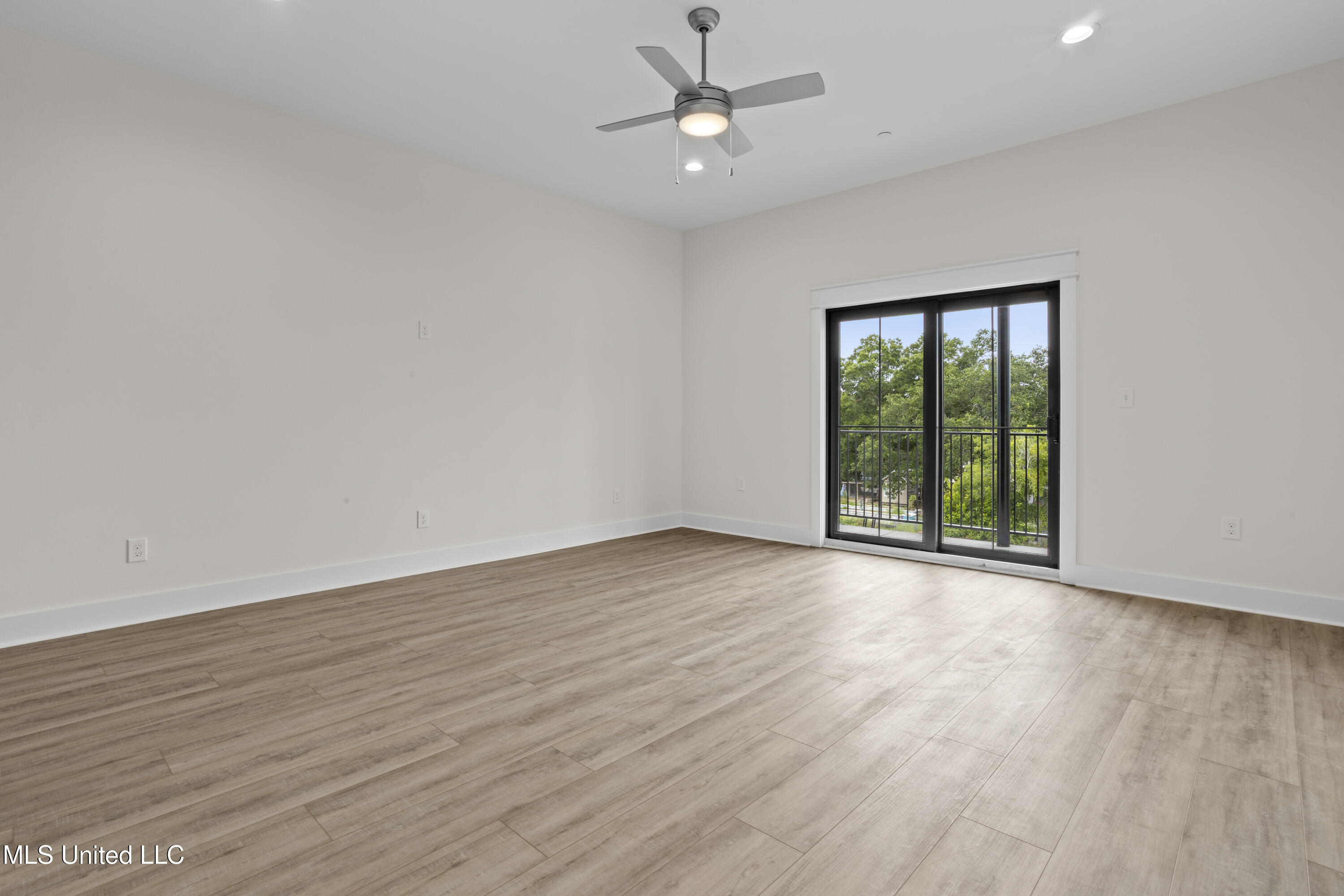 124 Court Unit #203 Street Property Photo 5