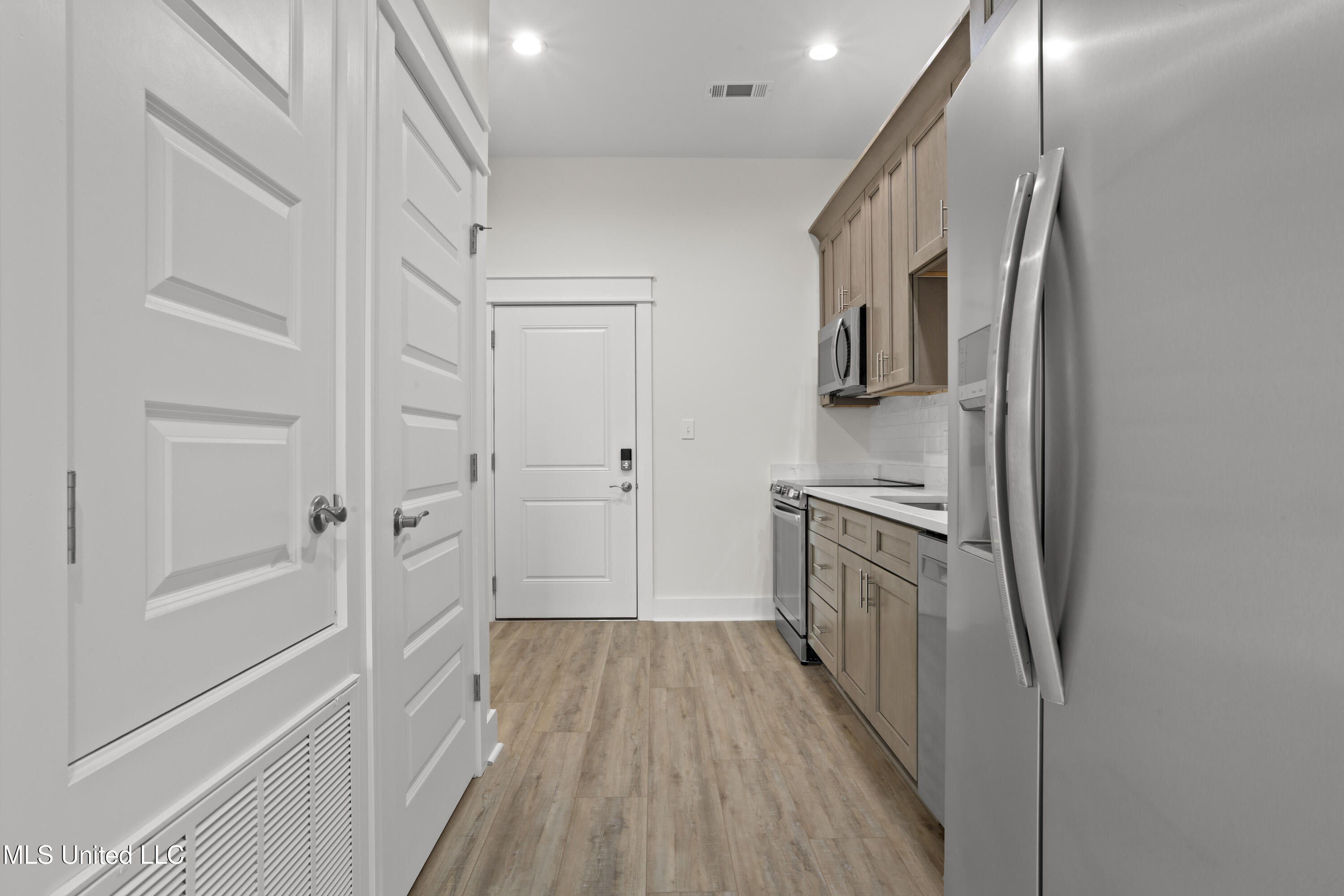 124 Court Unit #203 Street Property Photo 8