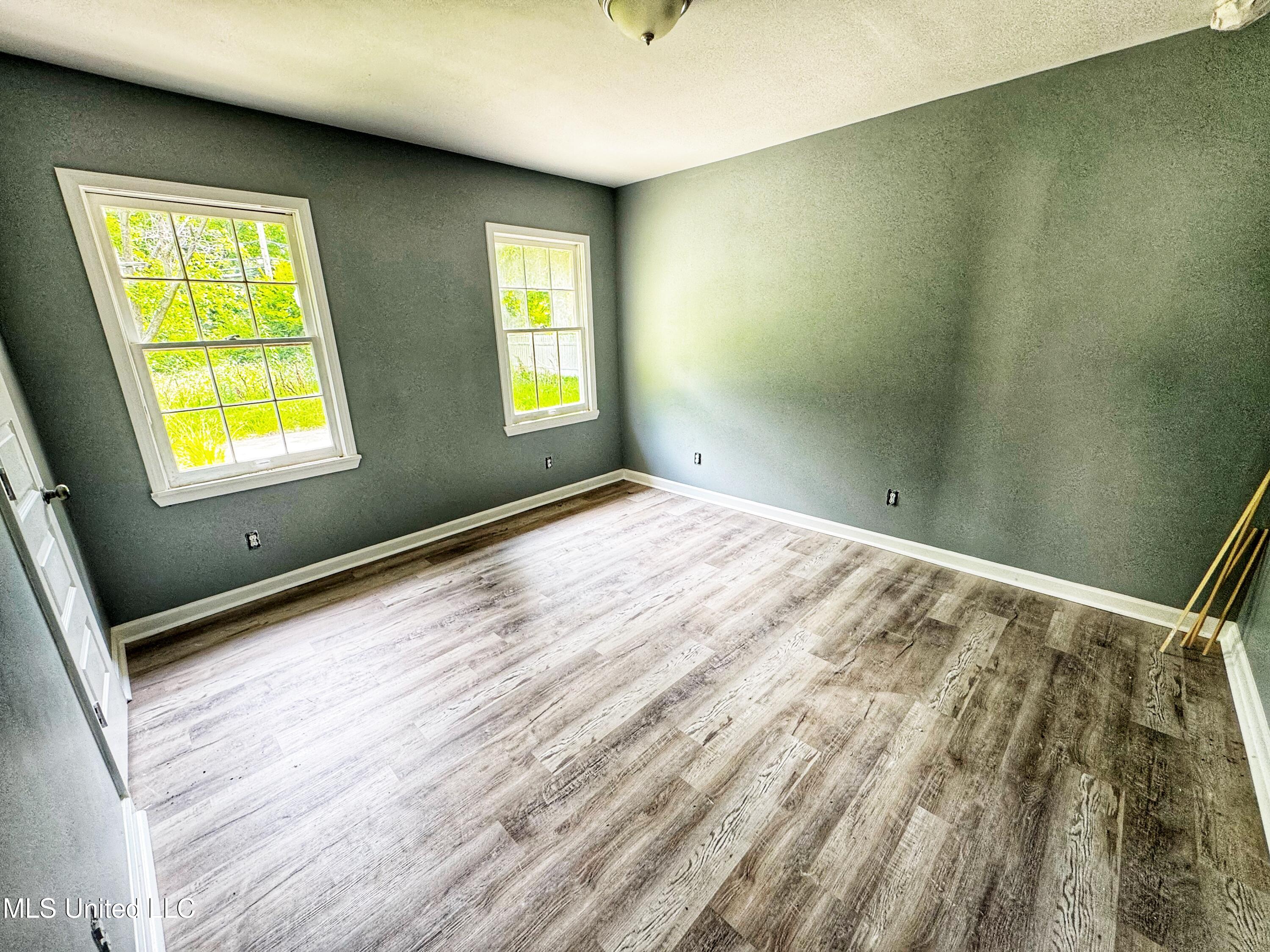 711 Catalpa Street Property Photo 6