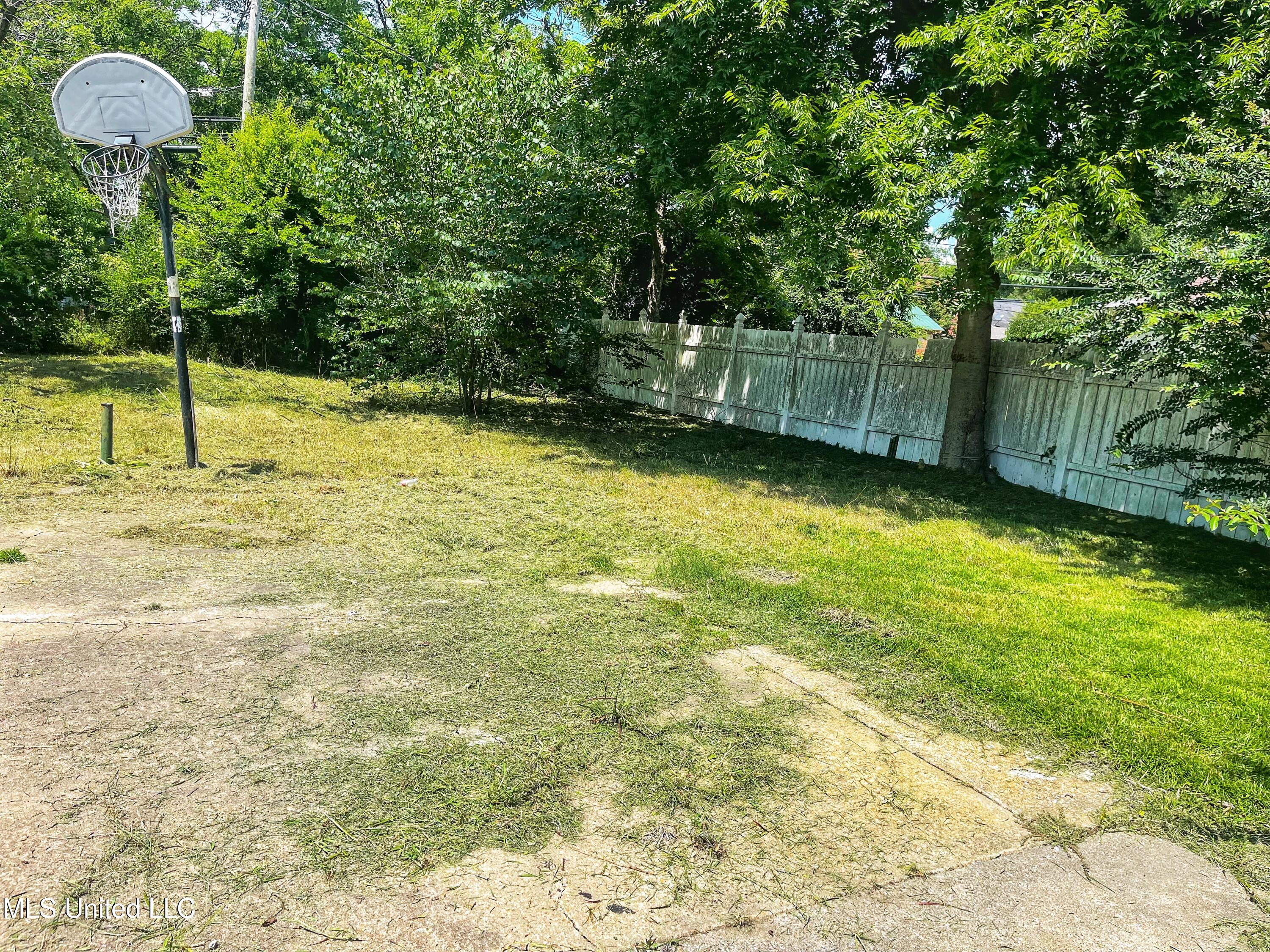 711 Catalpa Street Property Photo 11