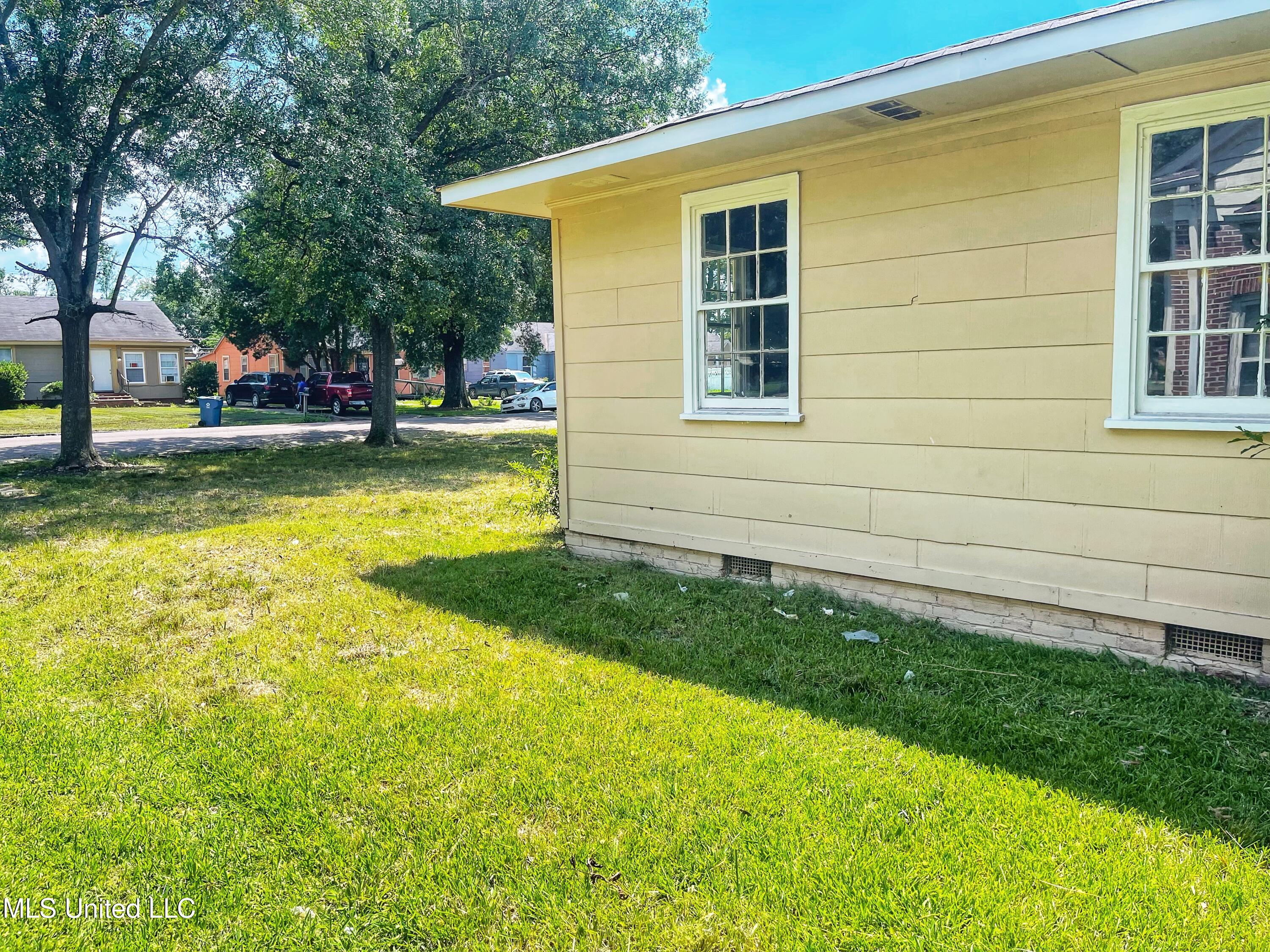 711 Catalpa Street Property Photo 12