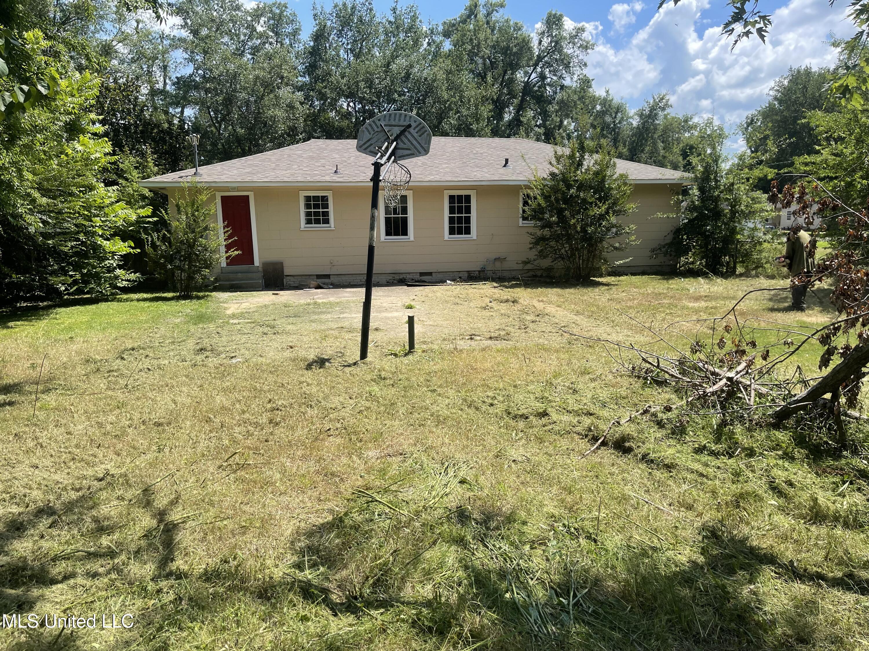 711 Catalpa Street Property Photo 13