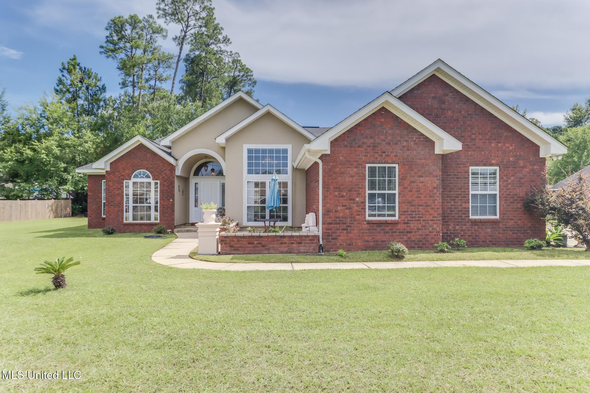 2113 Highland Drive Property Photo 1