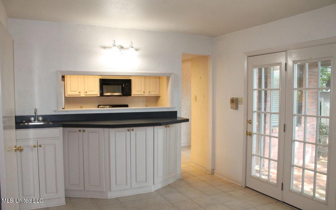 5125 Old Canton Road Property Photo 5