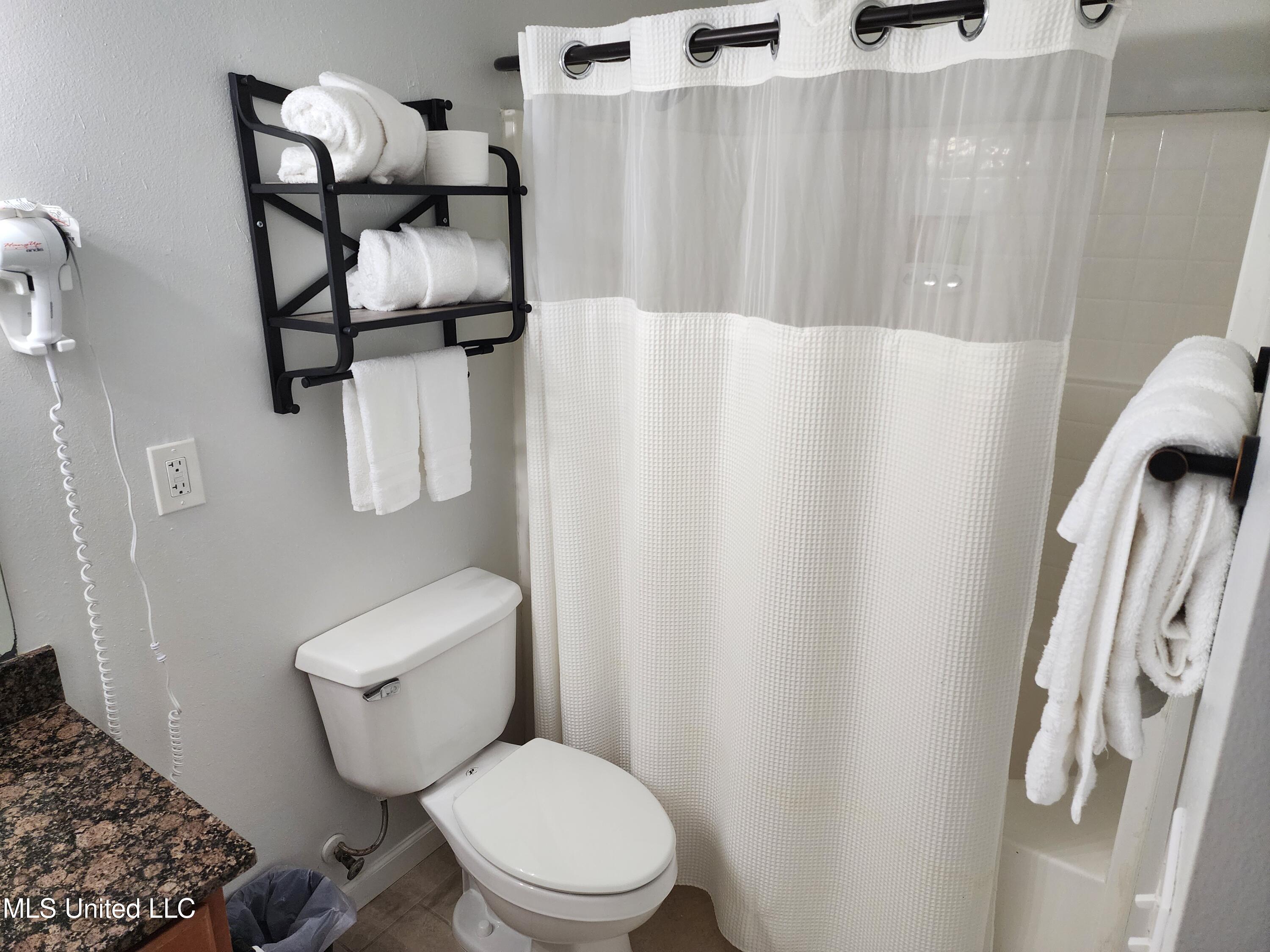 1270 Century Oaks Drive Property Photo 33