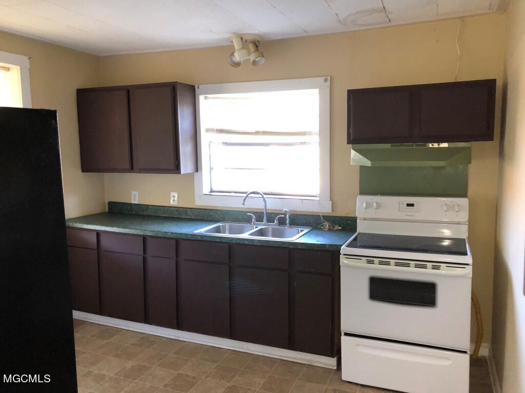1412 Jo Ellen Circle Property Photo 3