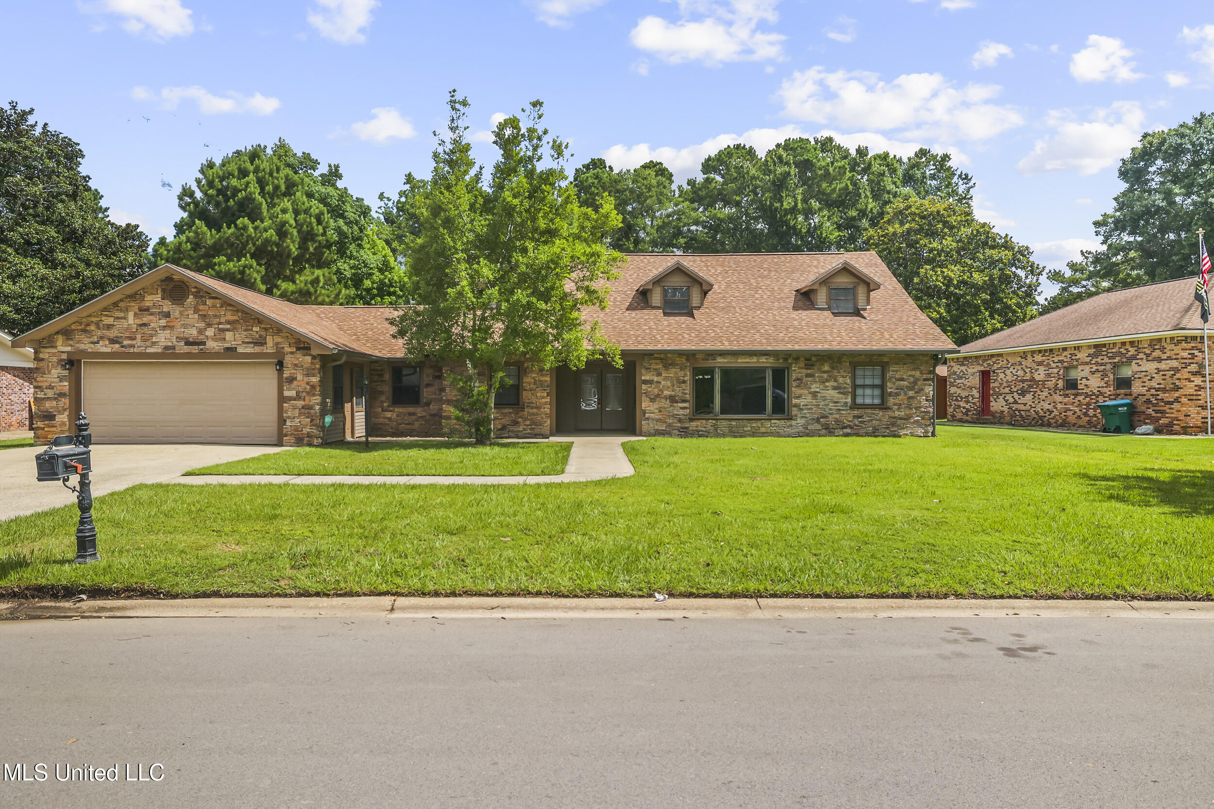 1400 Cotita Drive Property Photo 1