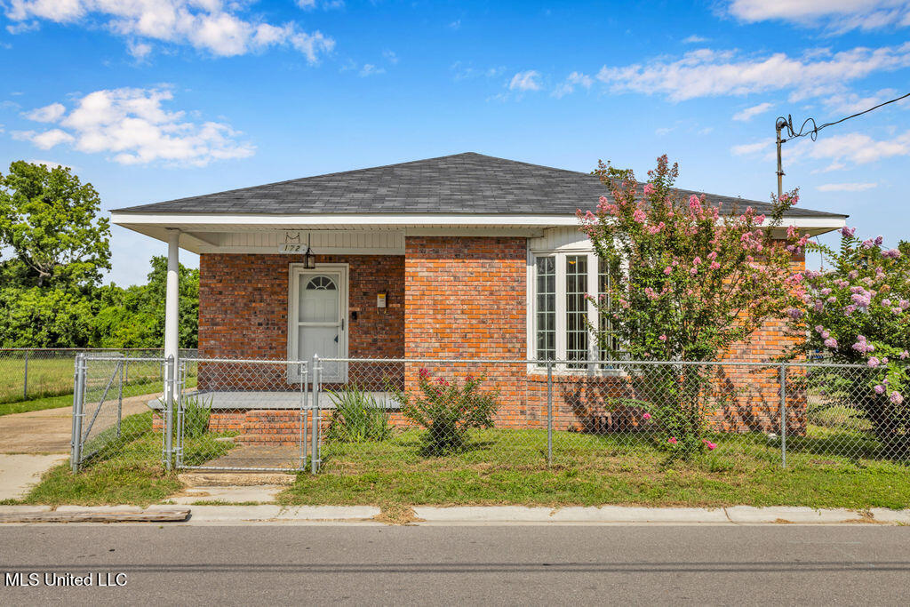 172 Hoxie Street Property Photo 1