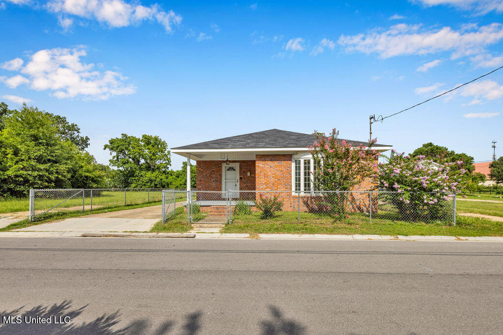 172 Hoxie Street Property Photo 2