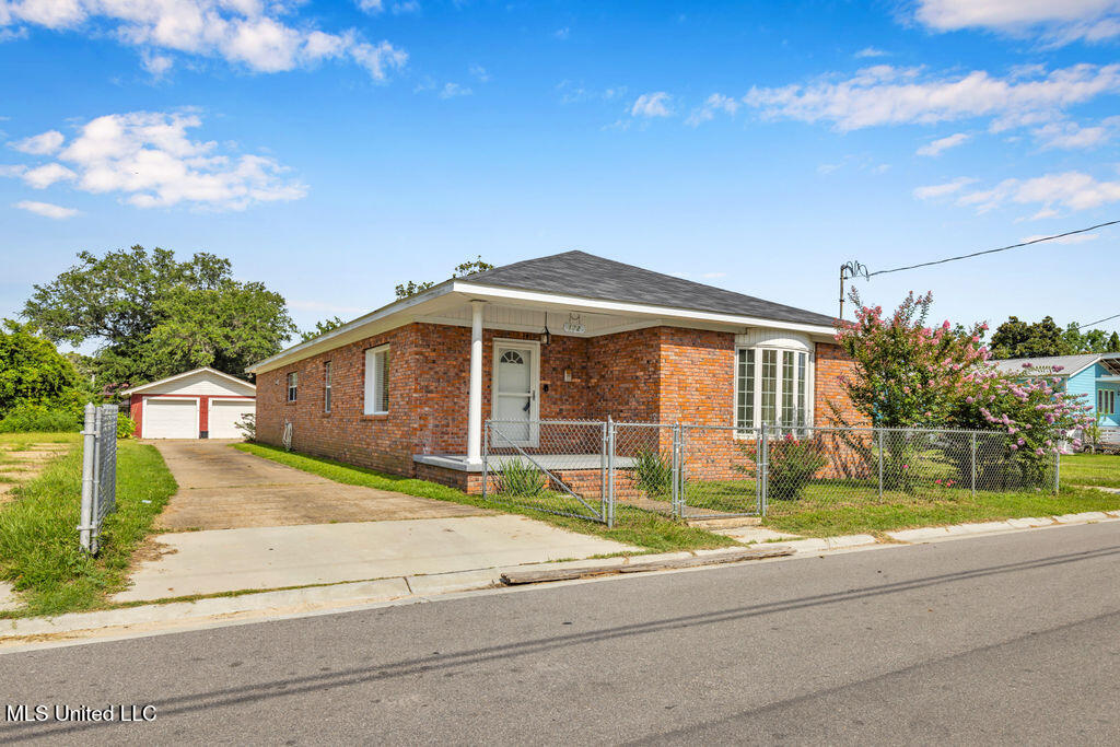 172 Hoxie Street Property Photo 3