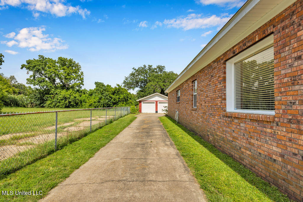 172 Hoxie Street Property Photo 5