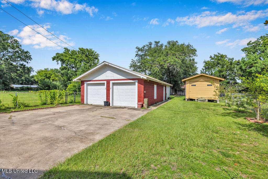 172 Hoxie Street Property Photo 7