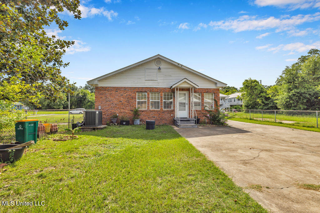 172 Hoxie Street Property Photo 8