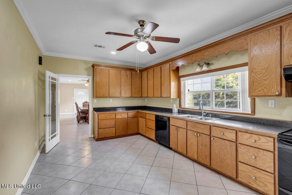 172 Hoxie Street Property Photo 13