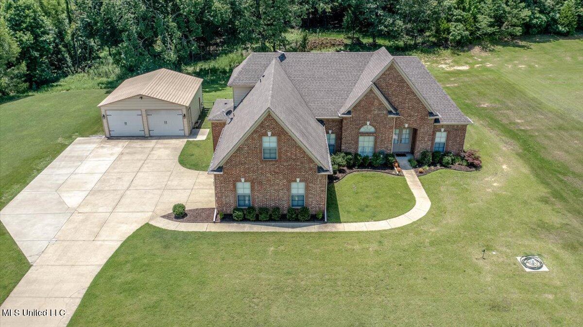 160 Oak Manor Drive Property Photo 2