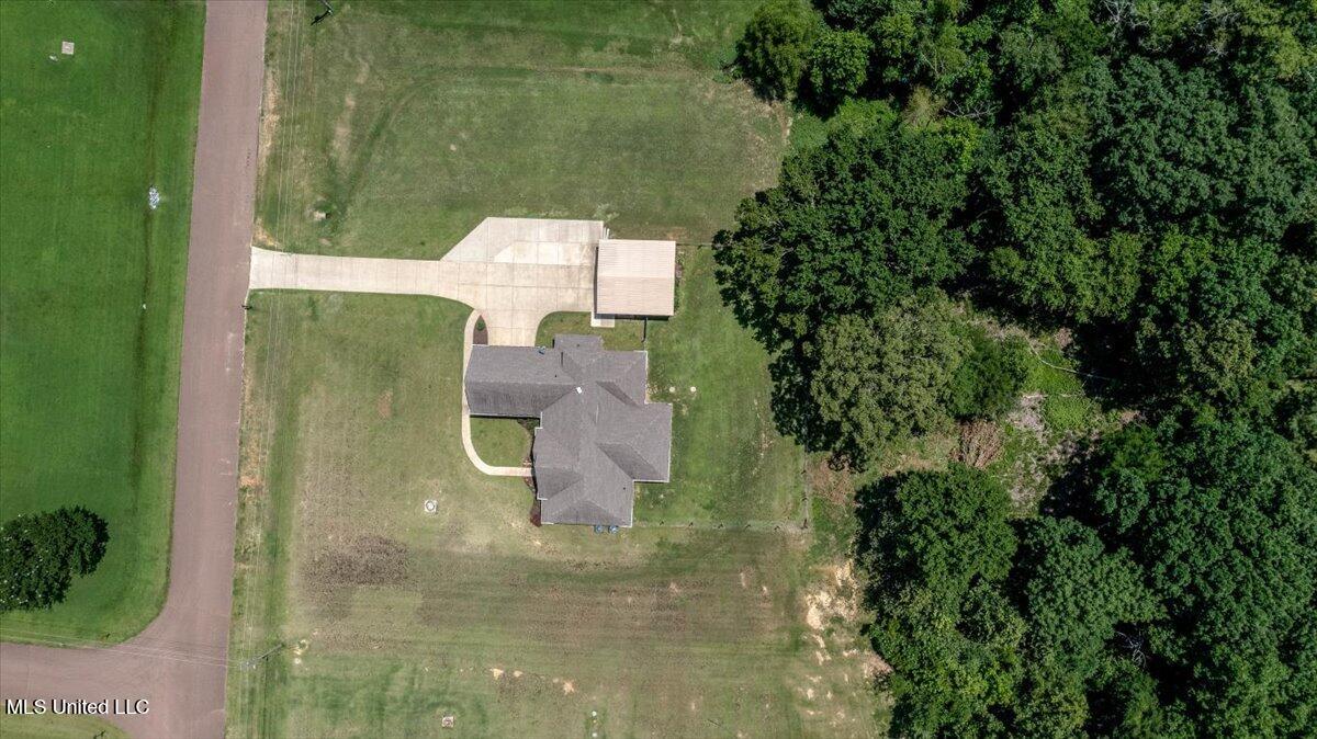 160 Oak Manor Drive Property Photo 7