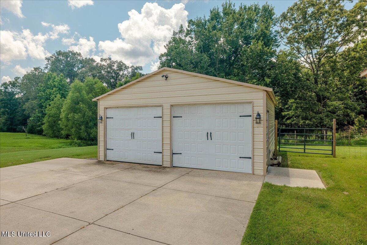 160 Oak Manor Drive Property Photo 8