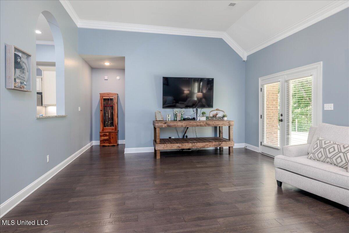 160 Oak Manor Drive Property Photo 9