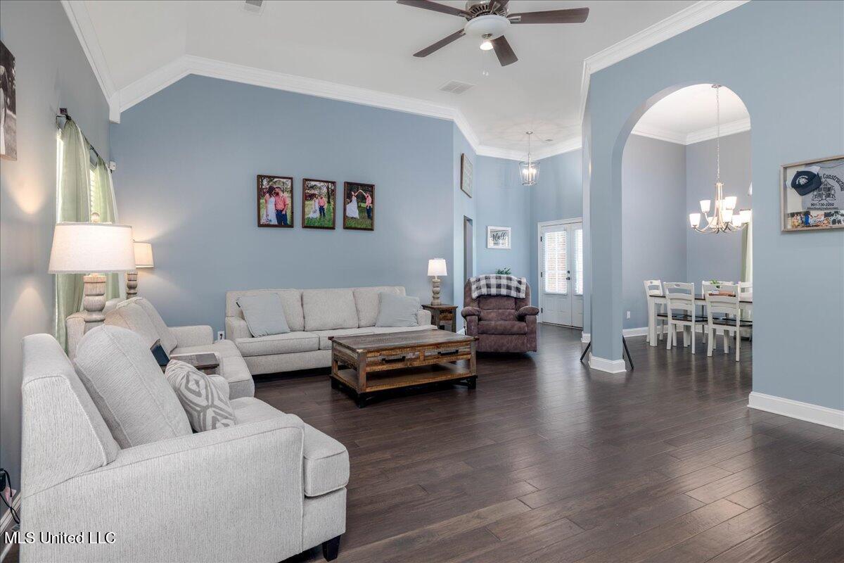 160 Oak Manor Drive Property Photo 11