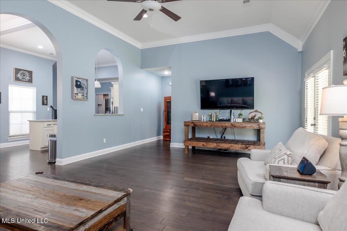 160 Oak Manor Drive Property Photo 12