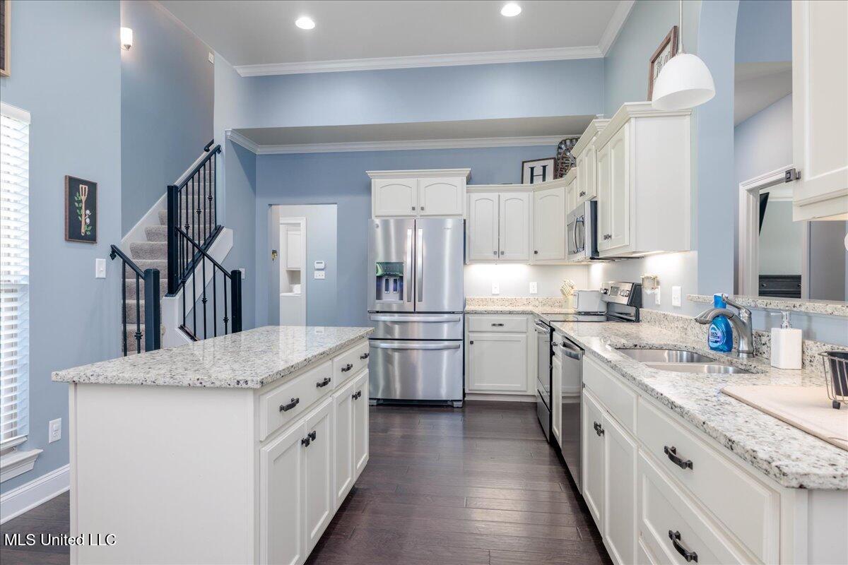 160 Oak Manor Drive Property Photo 14