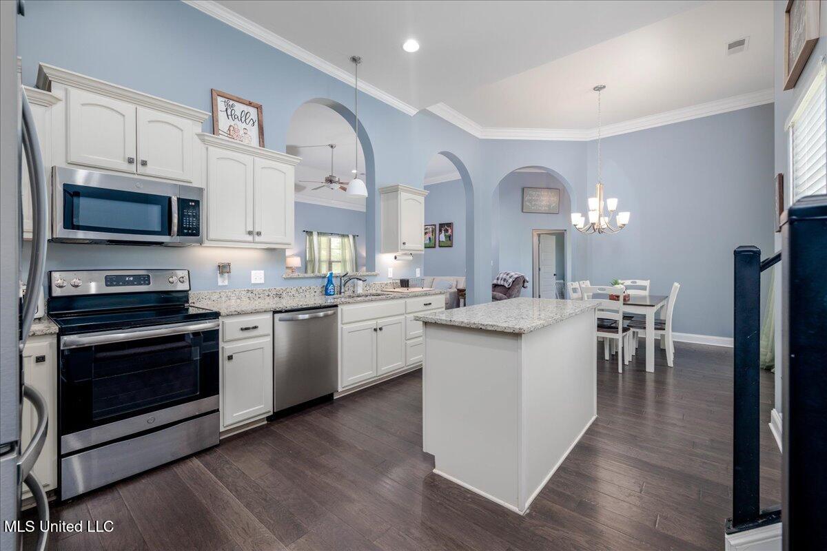 160 Oak Manor Drive Property Photo 15