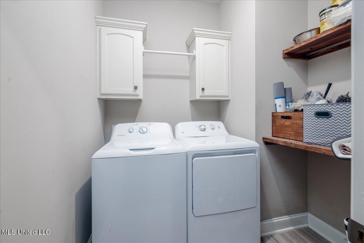 160 Oak Manor Drive Property Photo 17