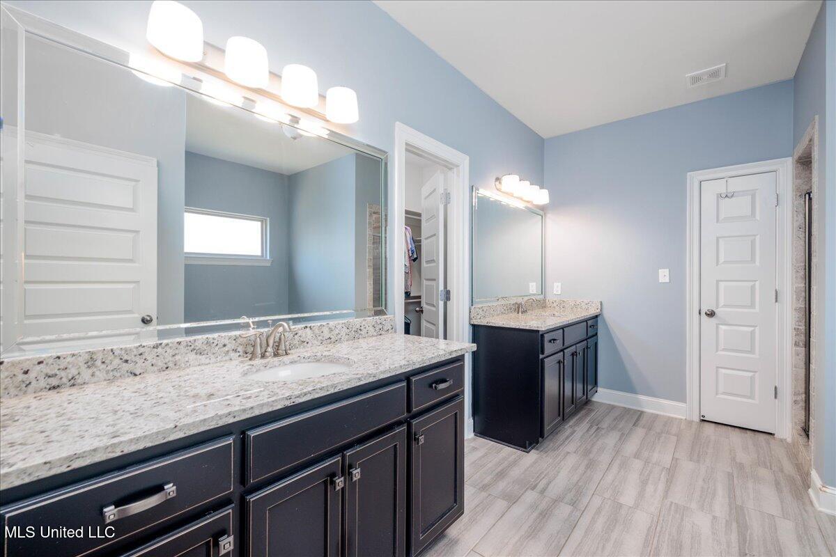 160 Oak Manor Drive Property Photo 22