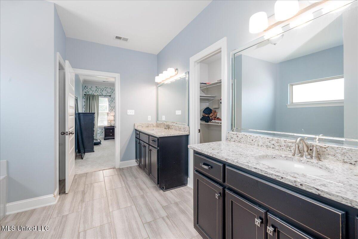 160 Oak Manor Drive Property Photo 25