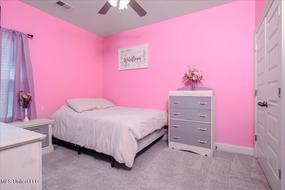 160 Oak Manor Drive Property Photo 28