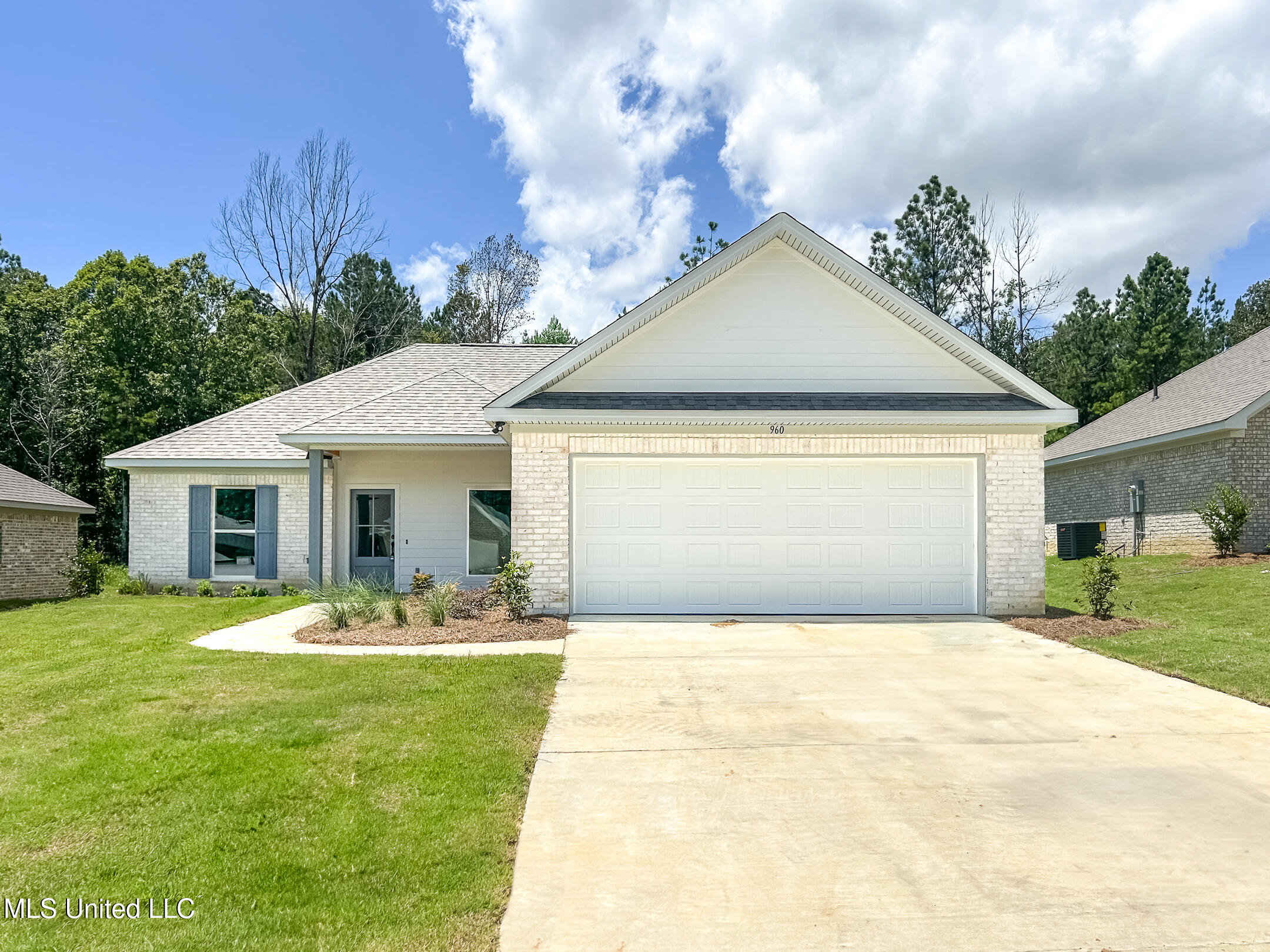 960 Riverside Lane Property Photo 1