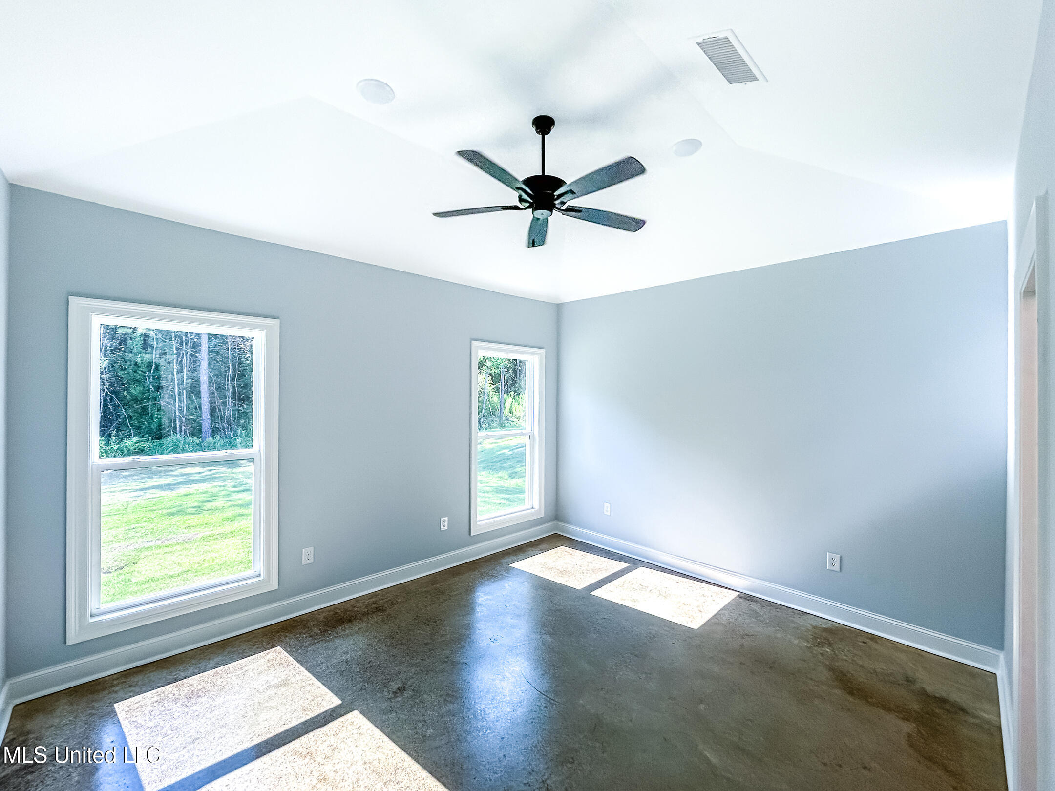 960 Riverside Lane Property Photo 7