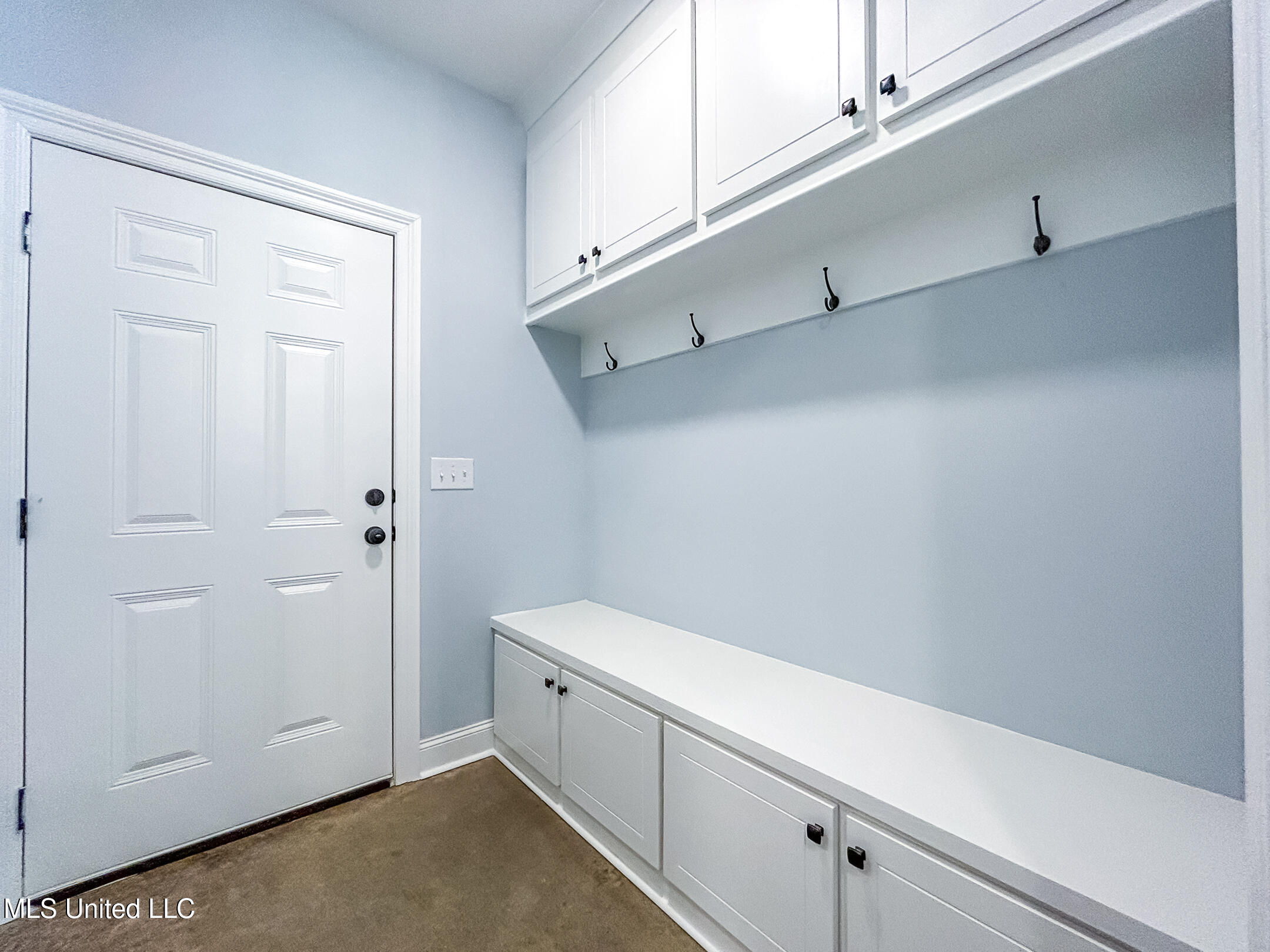 960 Riverside Lane Property Photo 12