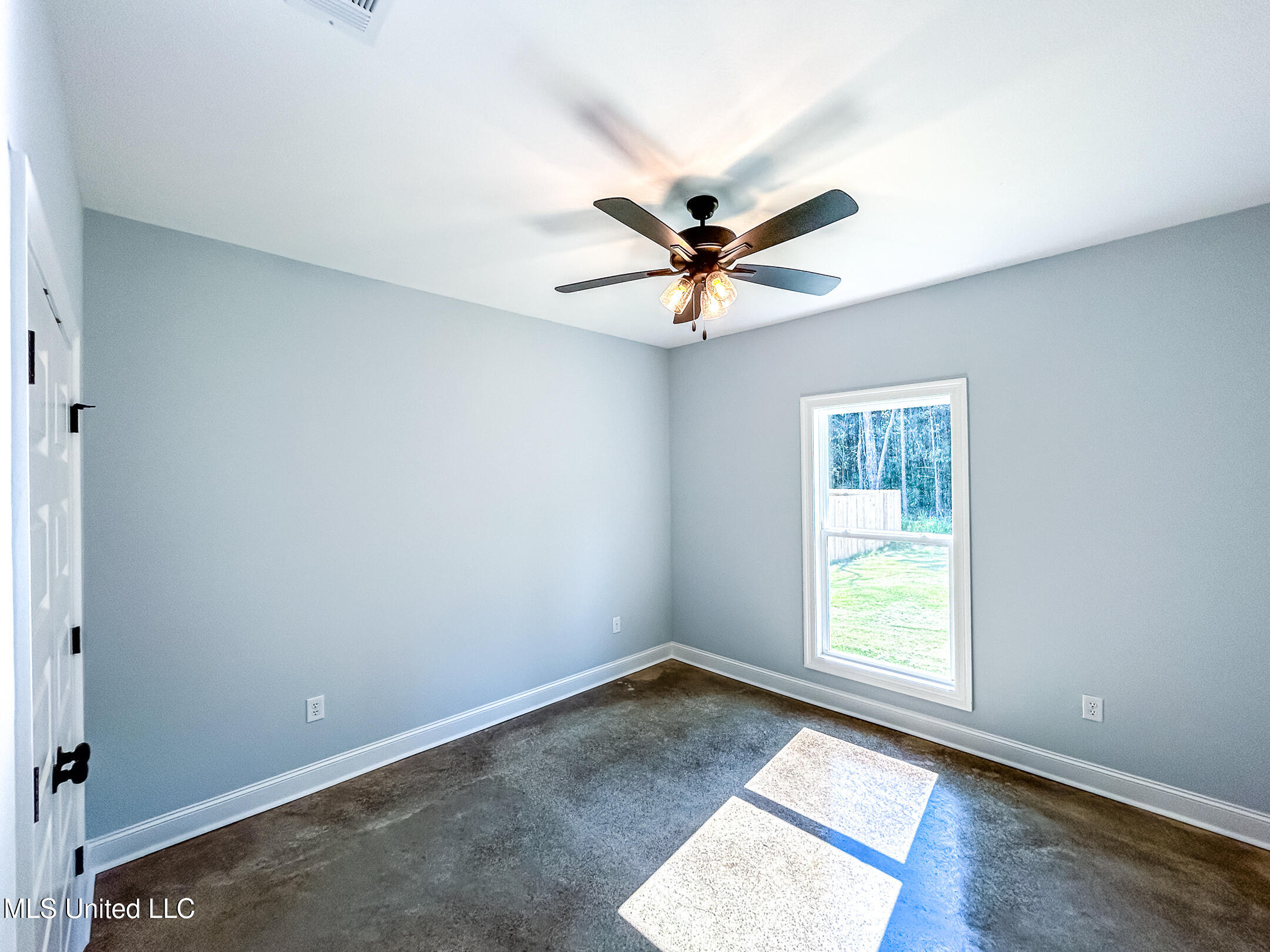 960 Riverside Lane Property Photo 14