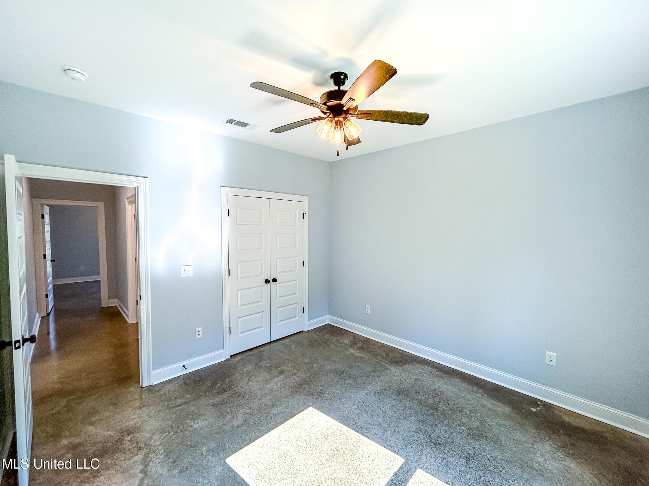 960 Riverside Lane Property Photo 15