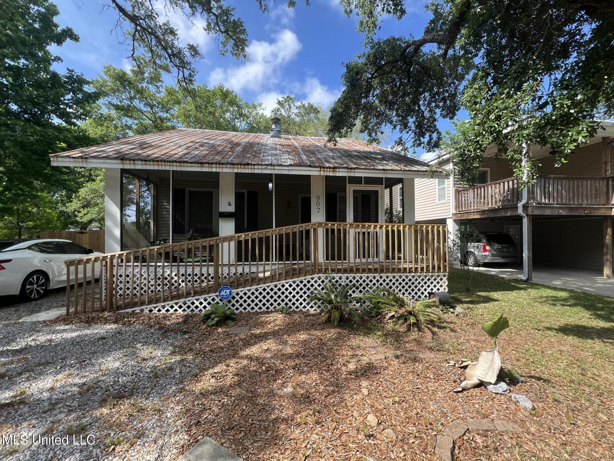 907 Lafayette Avenue Property Photo 1