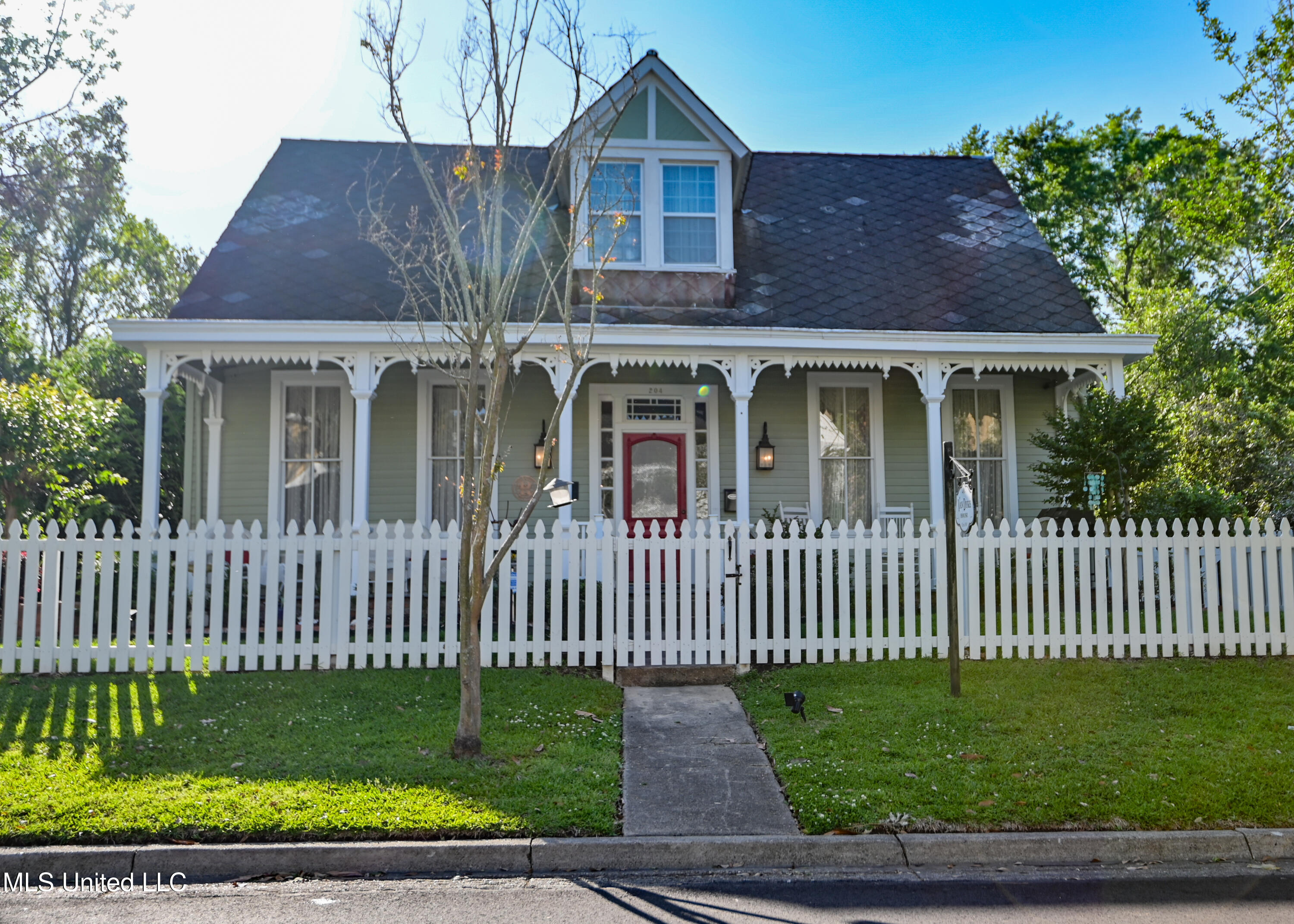 204 Arlington Avenue Property Photo 17