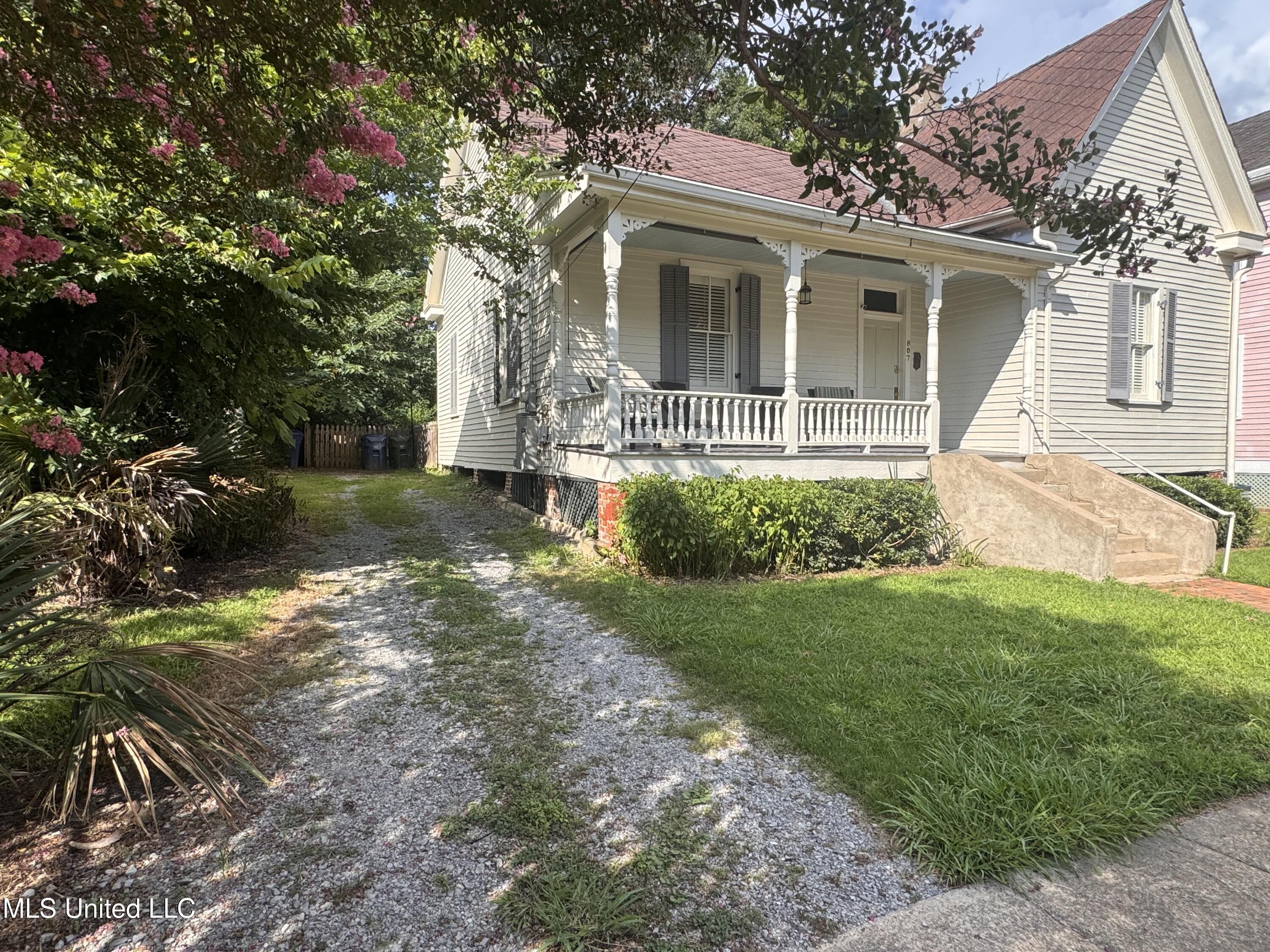 807 Washington Street Property Photo 1