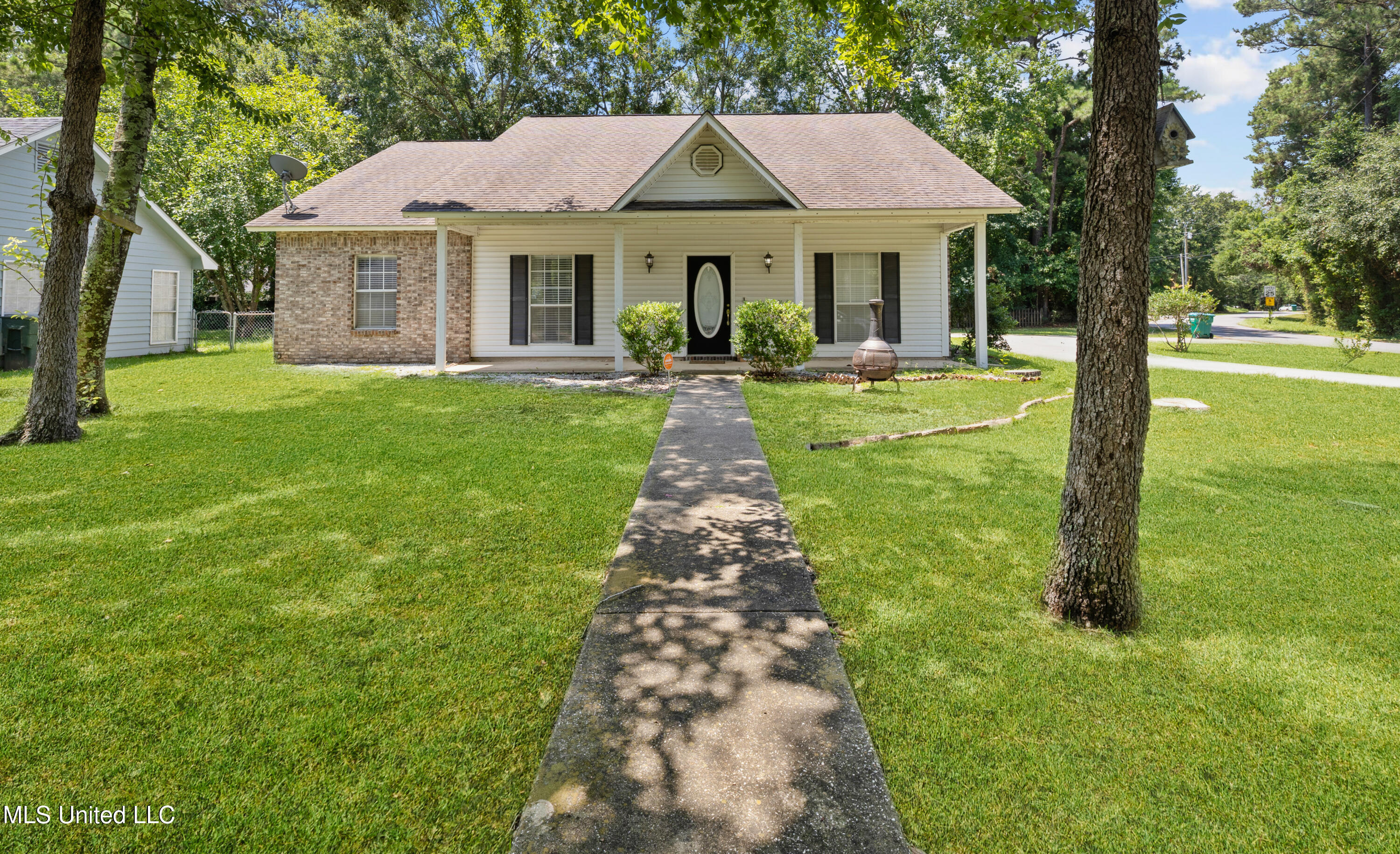 3313 Neptune Drive Property Photo 1