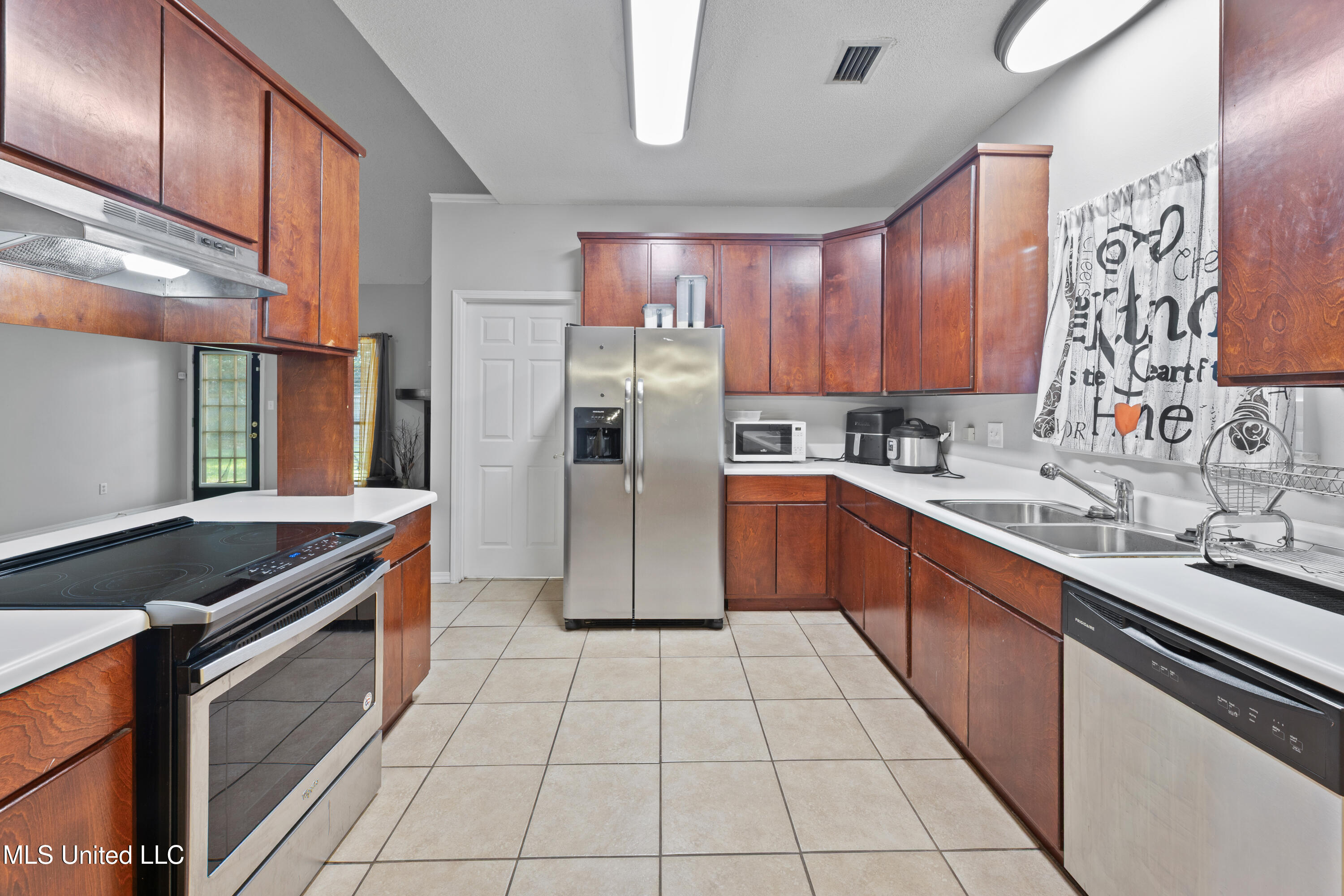 3313 Neptune Drive Property Photo 3