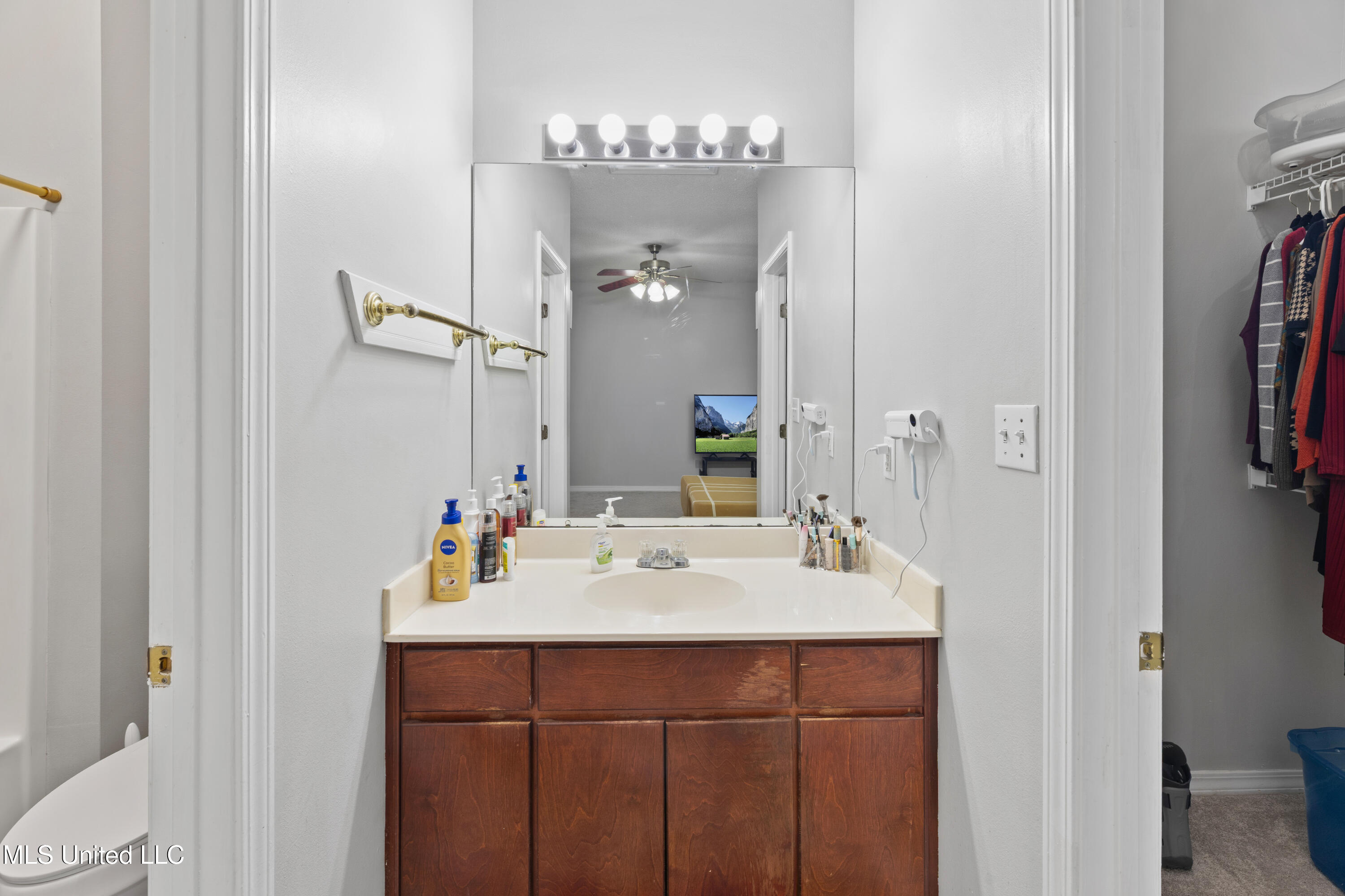 3313 Neptune Drive Property Photo 11