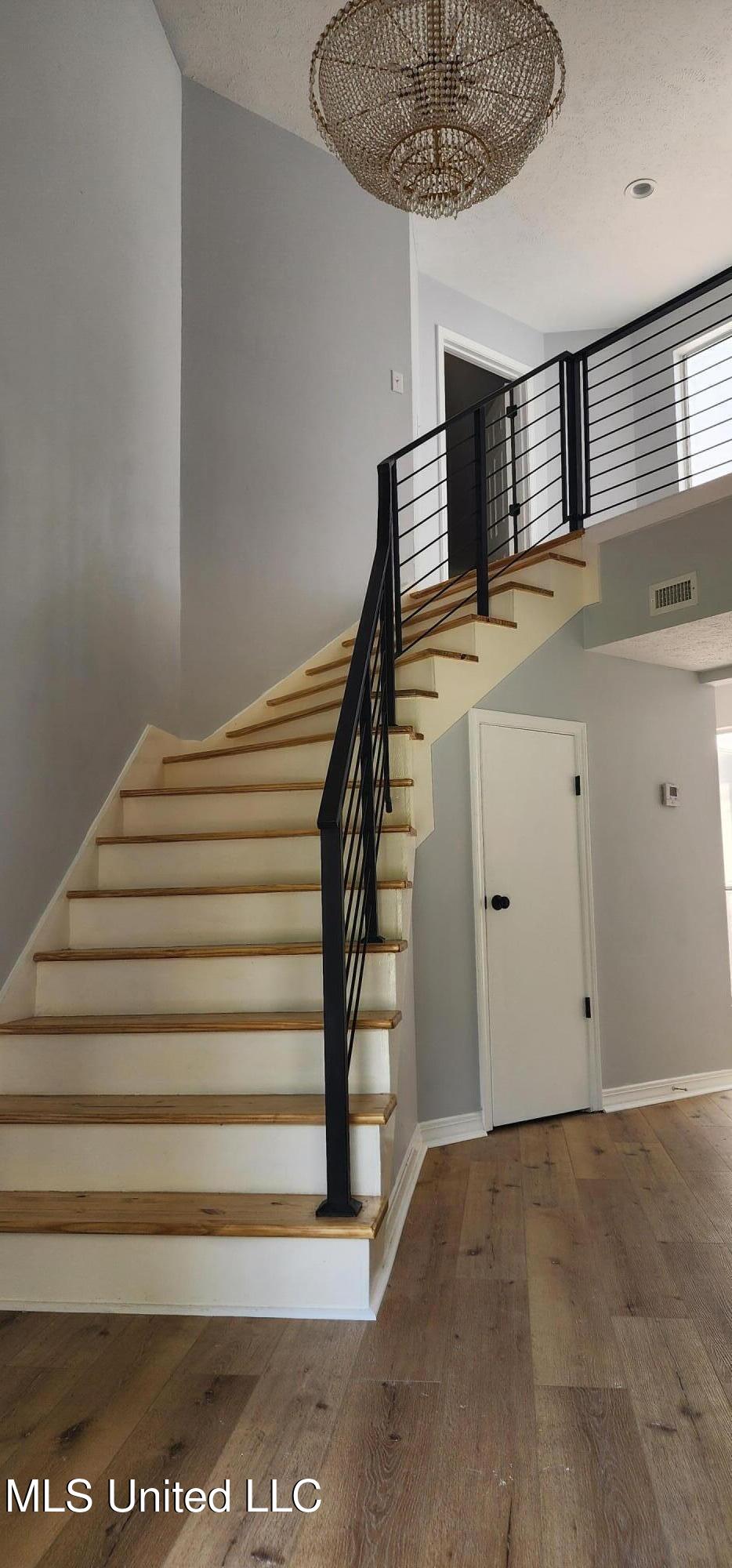 273 Springwood Drive Property Photo 2