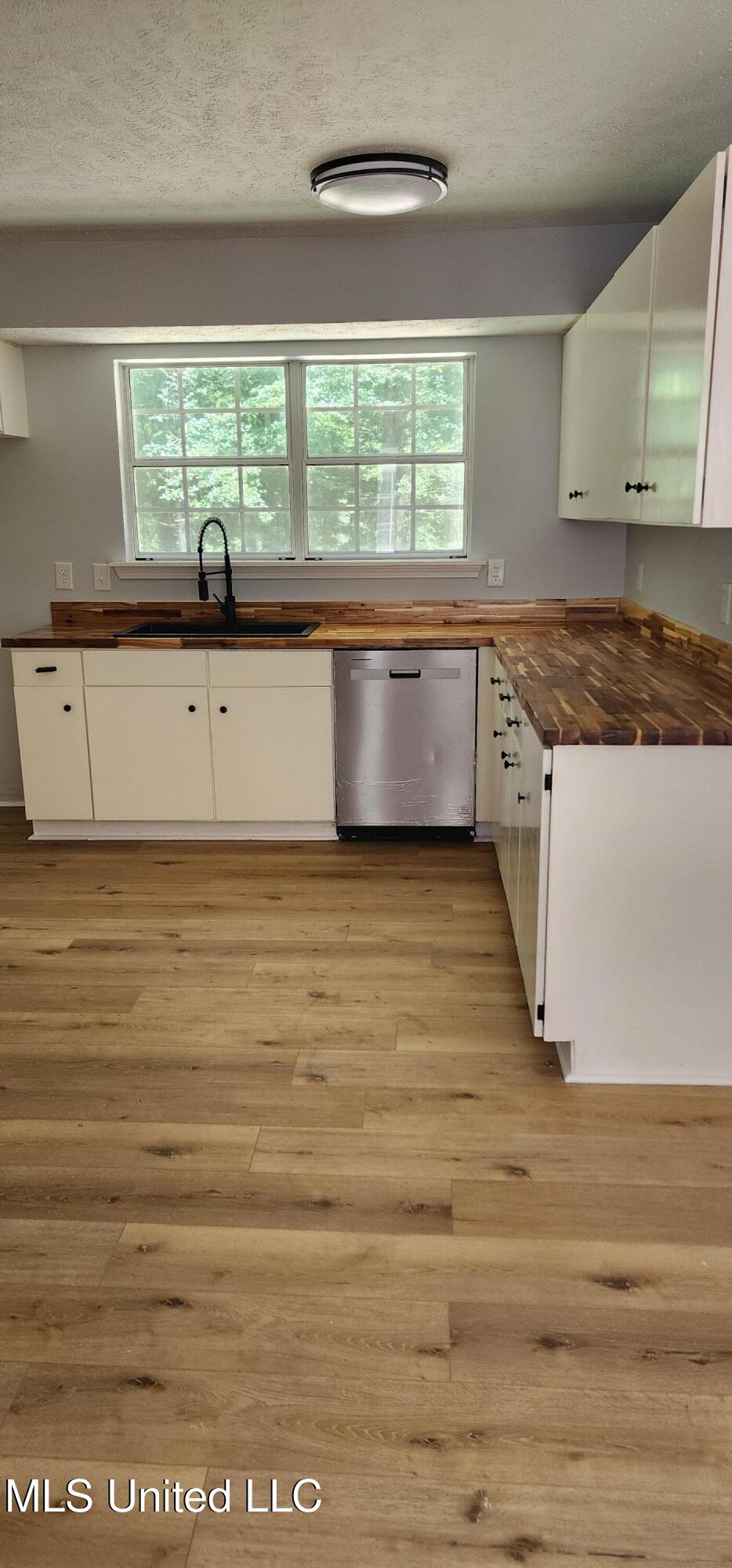 273 Springwood Drive Property Photo 7