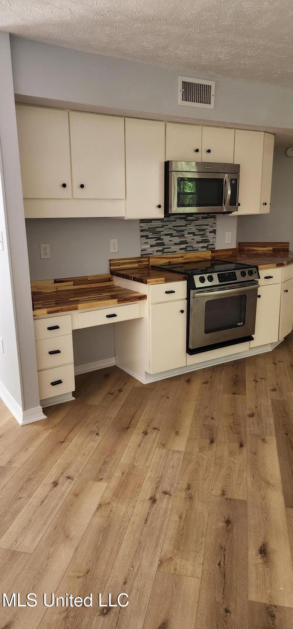 273 Springwood Drive Property Photo 8