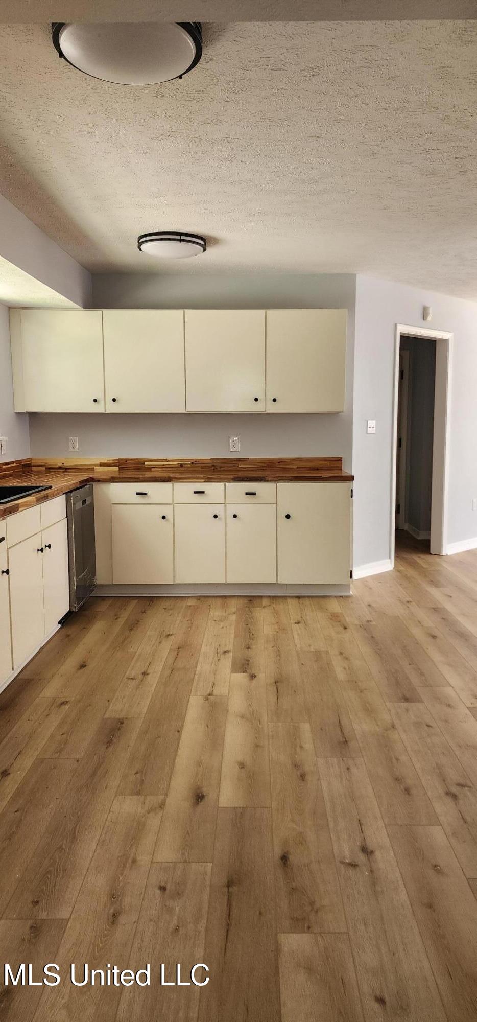 273 Springwood Drive Property Photo 9