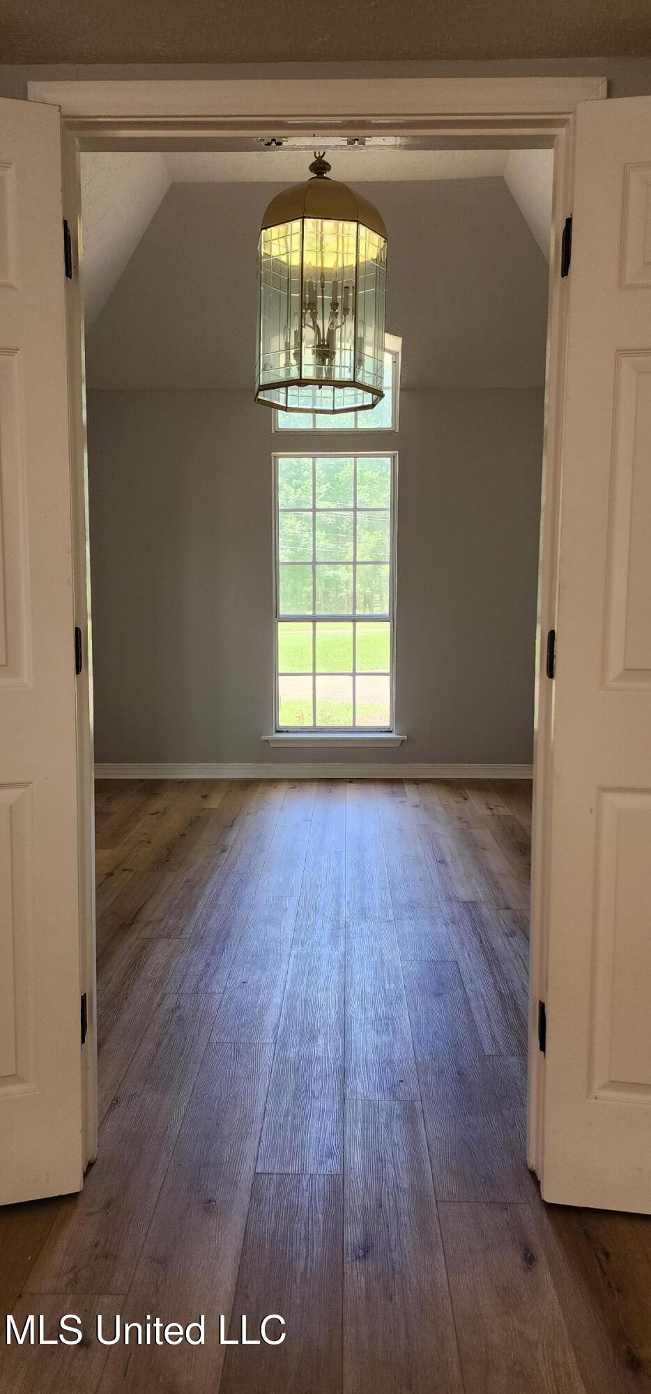 273 Springwood Drive Property Photo 16