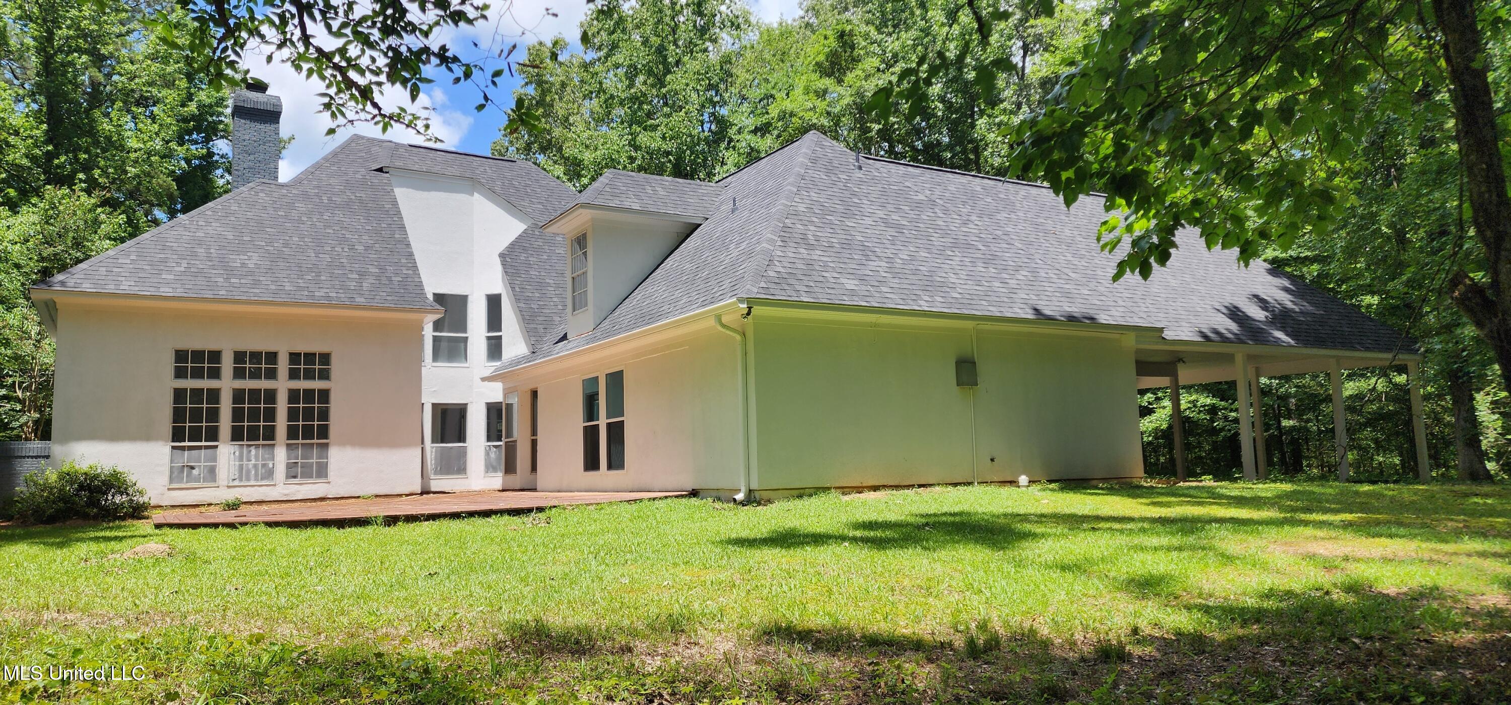 273 Springwood Drive Property Photo 18