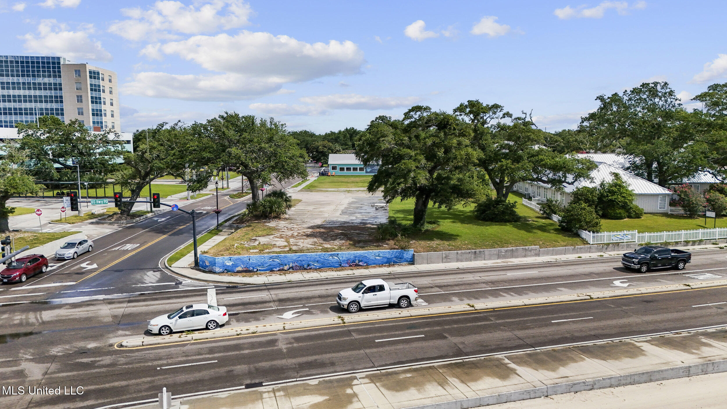 1940 E Beach Boulevard Property Photo 1