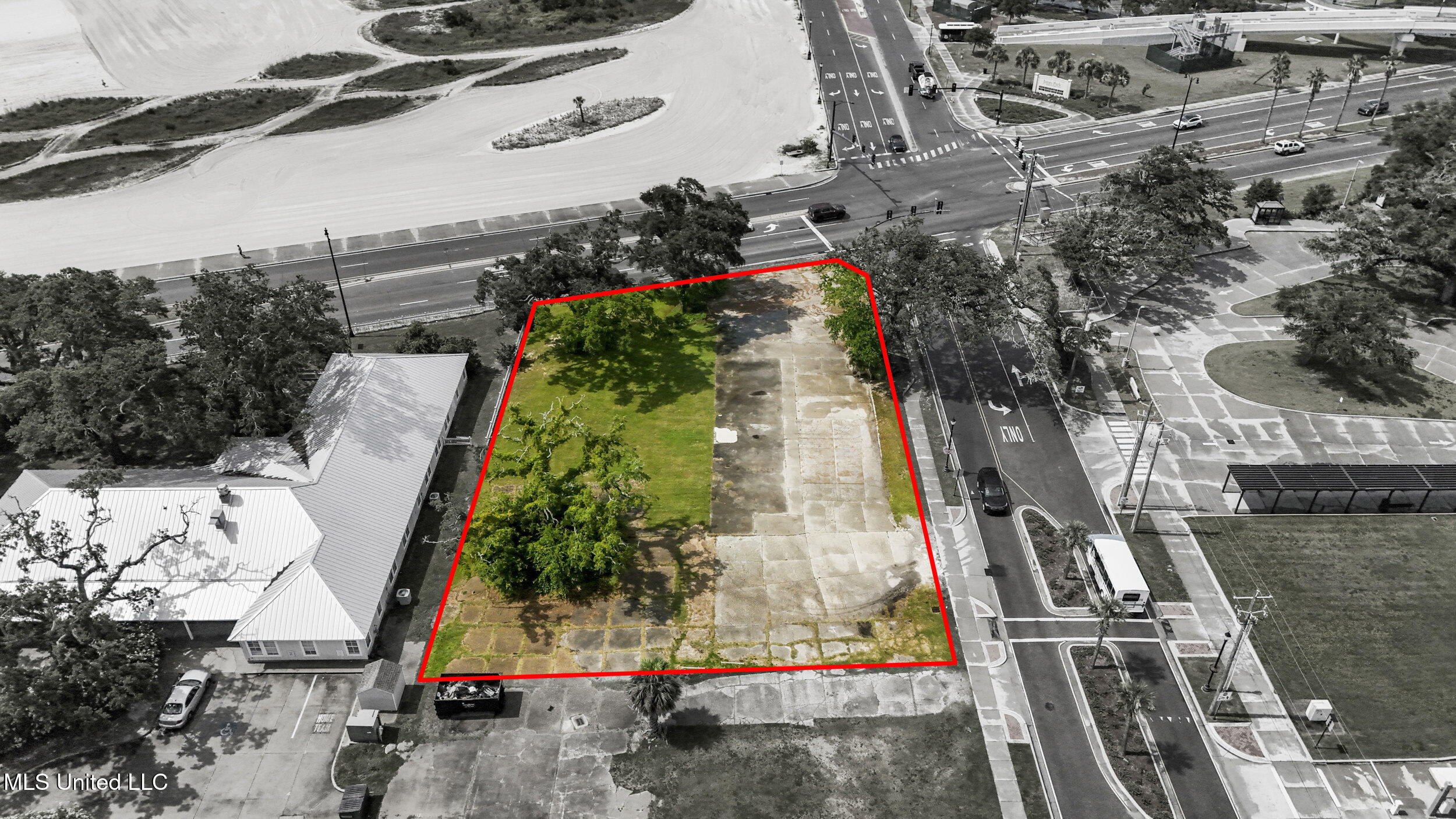 1940 E Beach Boulevard Property Photo 3